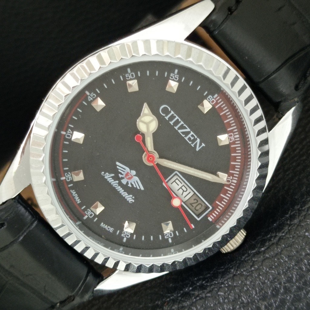 Vintage 1972 Citizen Automatic Mens Silver Watch WDaydate  Red Accents